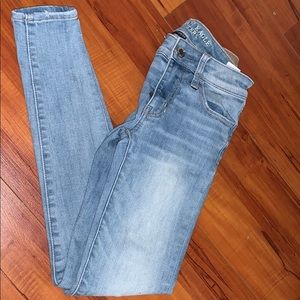 Light wash American Eagle jeggings